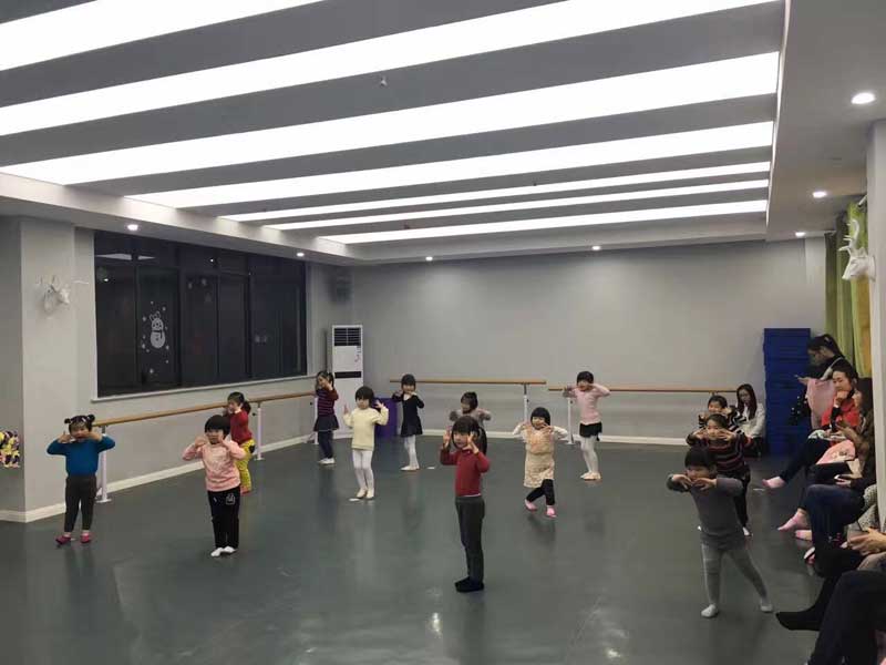 舞蹈房裝修時，舞蹈地膠該如何選擇？